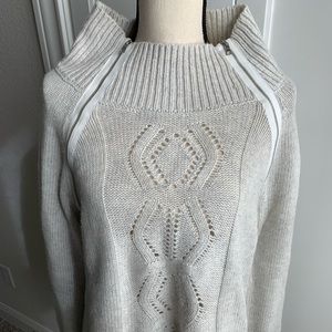 Townsen Modern Hi-low sweater. Size L